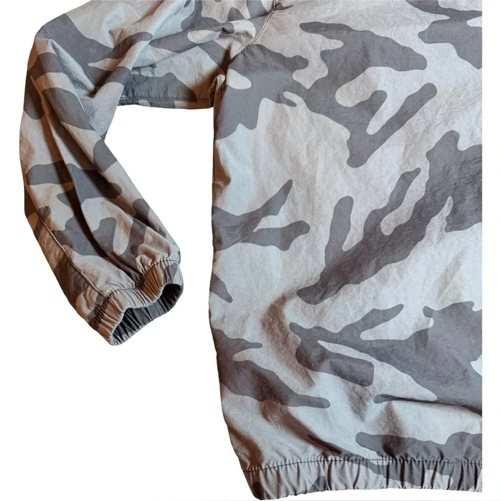GAP Boys Camo Full-Zip Jacket – Size M (8R)